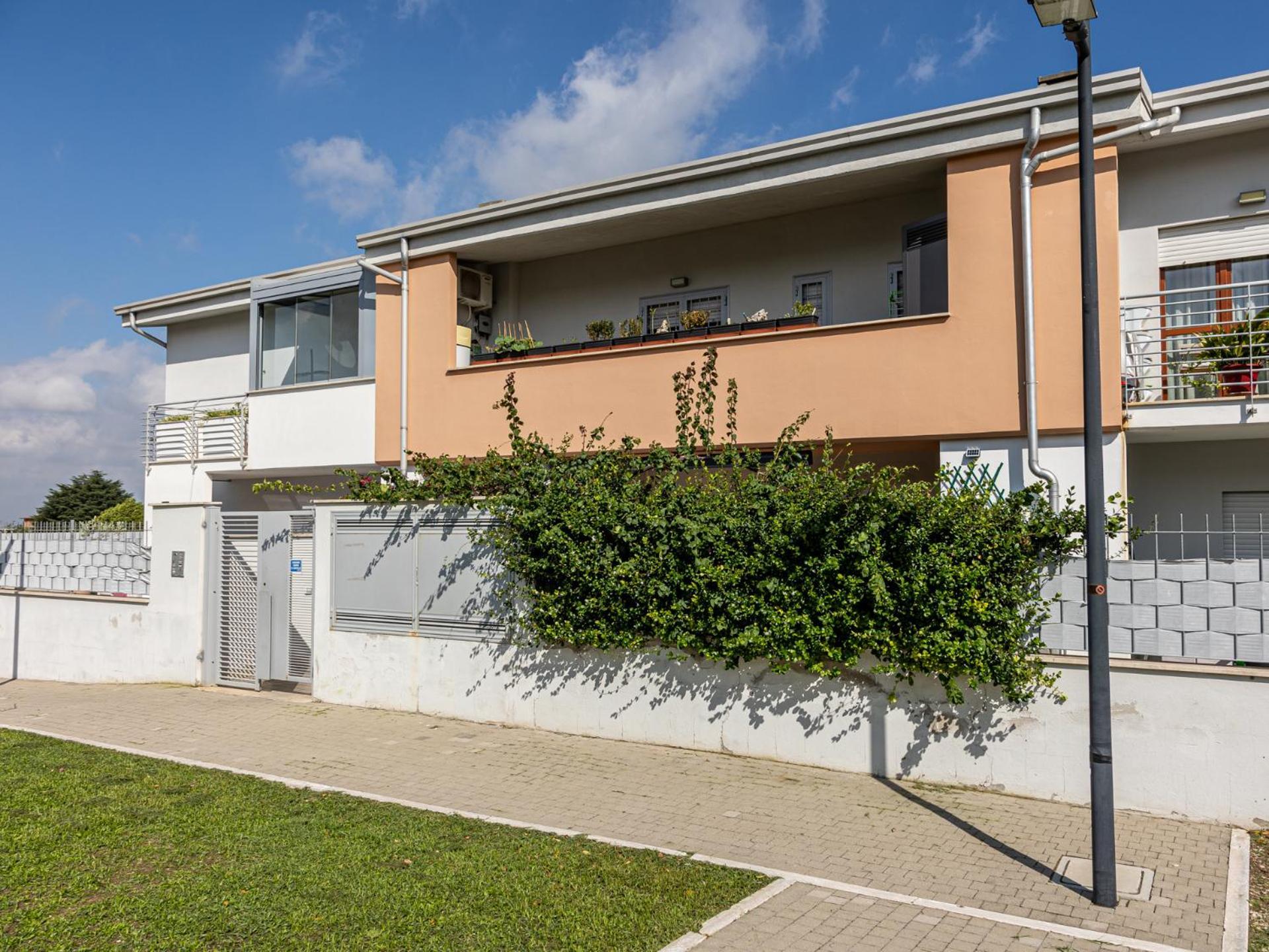 Mrb Real Estate - Maison Ludovica - Monolocale Moderno Con Giardino Frattocchie Exteriör bild