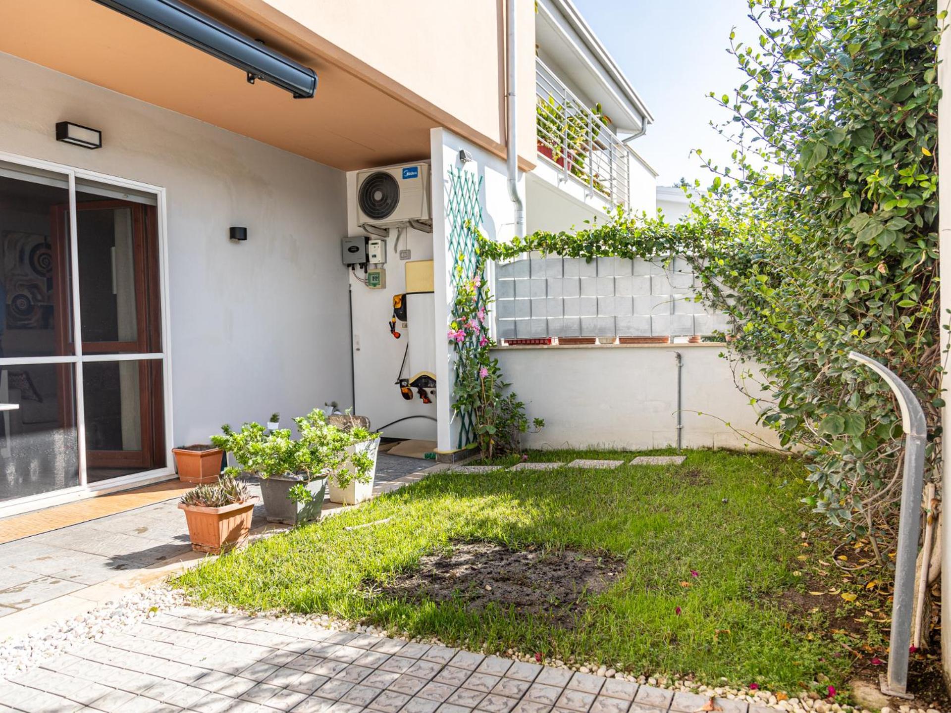 Mrb Real Estate - Maison Ludovica - Monolocale Moderno Con Giardino Frattocchie Exteriör bild